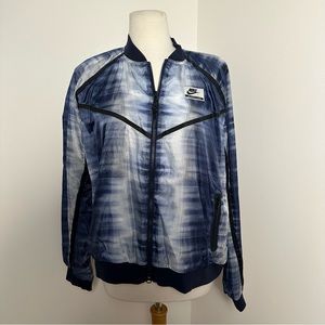 Women’s Nike International jacket